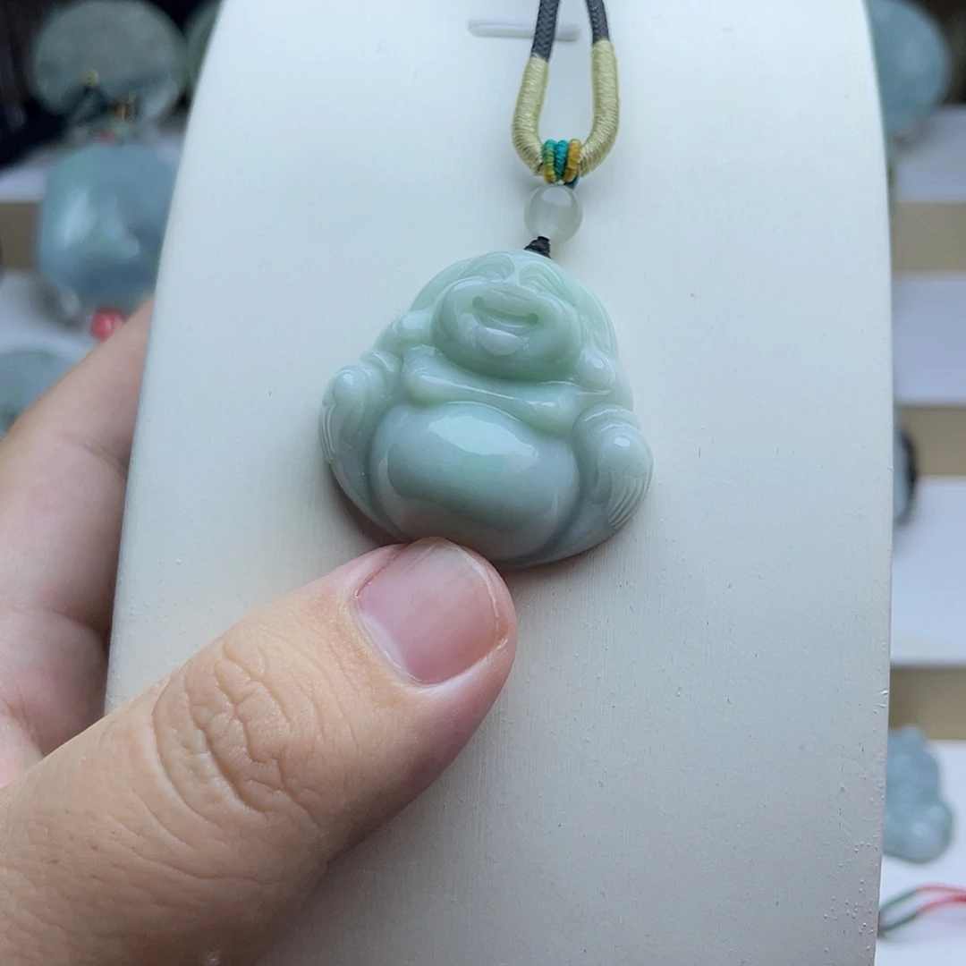 翡翠未镶嵌颈饰佛公