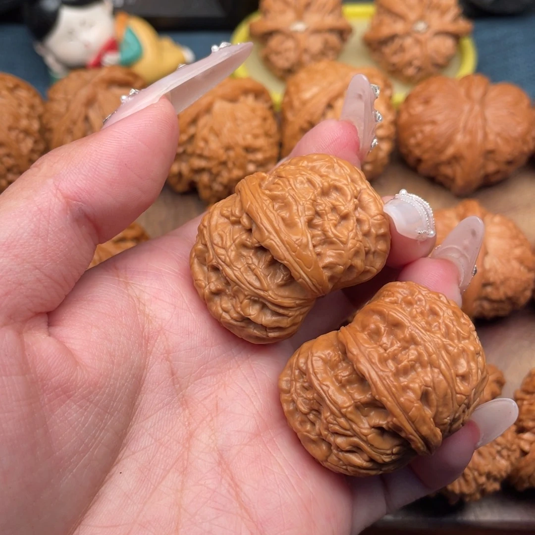 把件文玩核桃红山地球白36