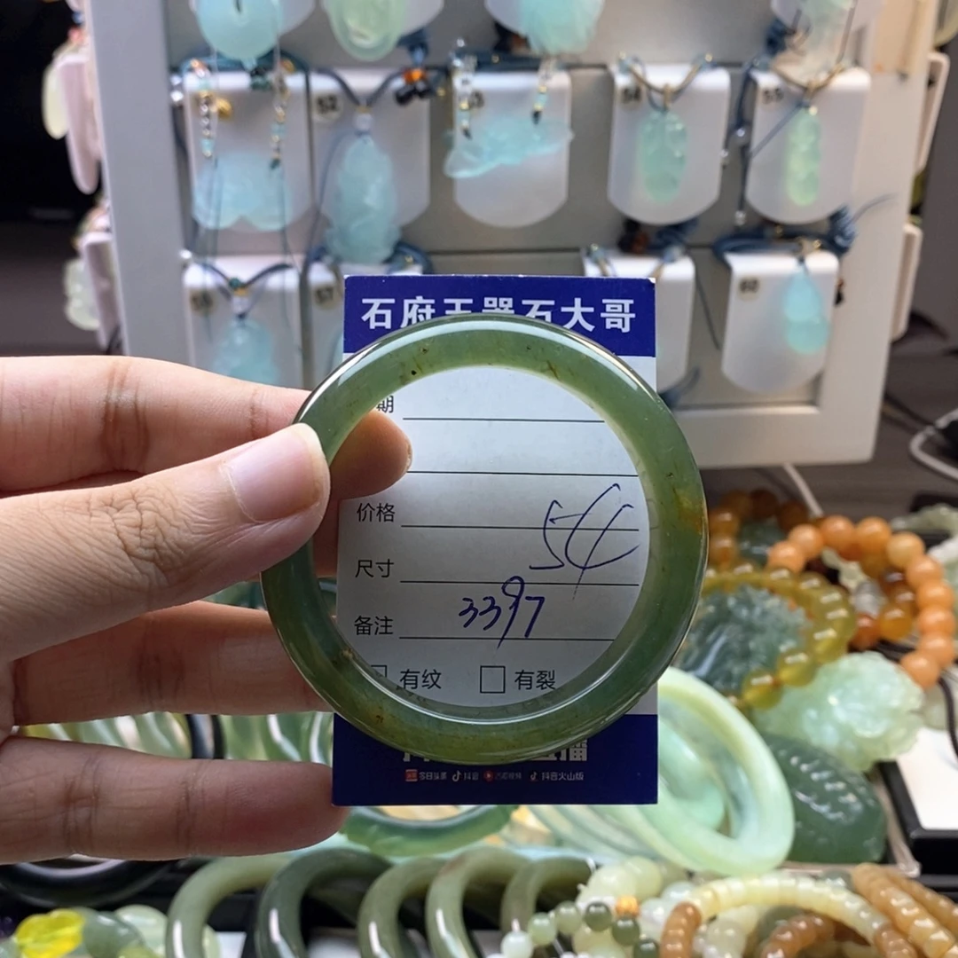 未镶嵌蛇纹石玉颈饰