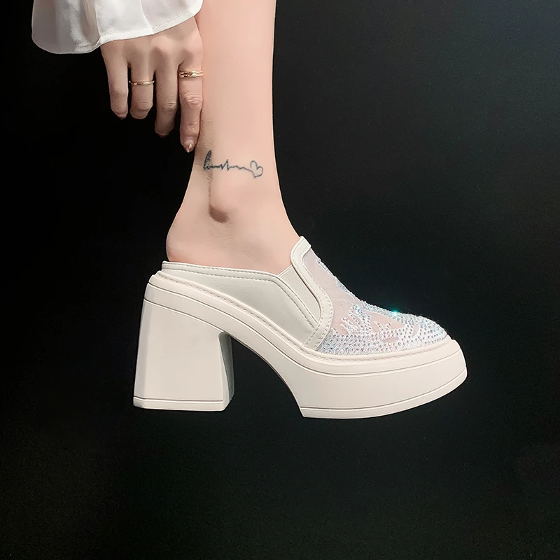 10cm水钻网纱包头半拖鞋外穿粗跟2025夏季百搭镂空透气凉鞋米白色