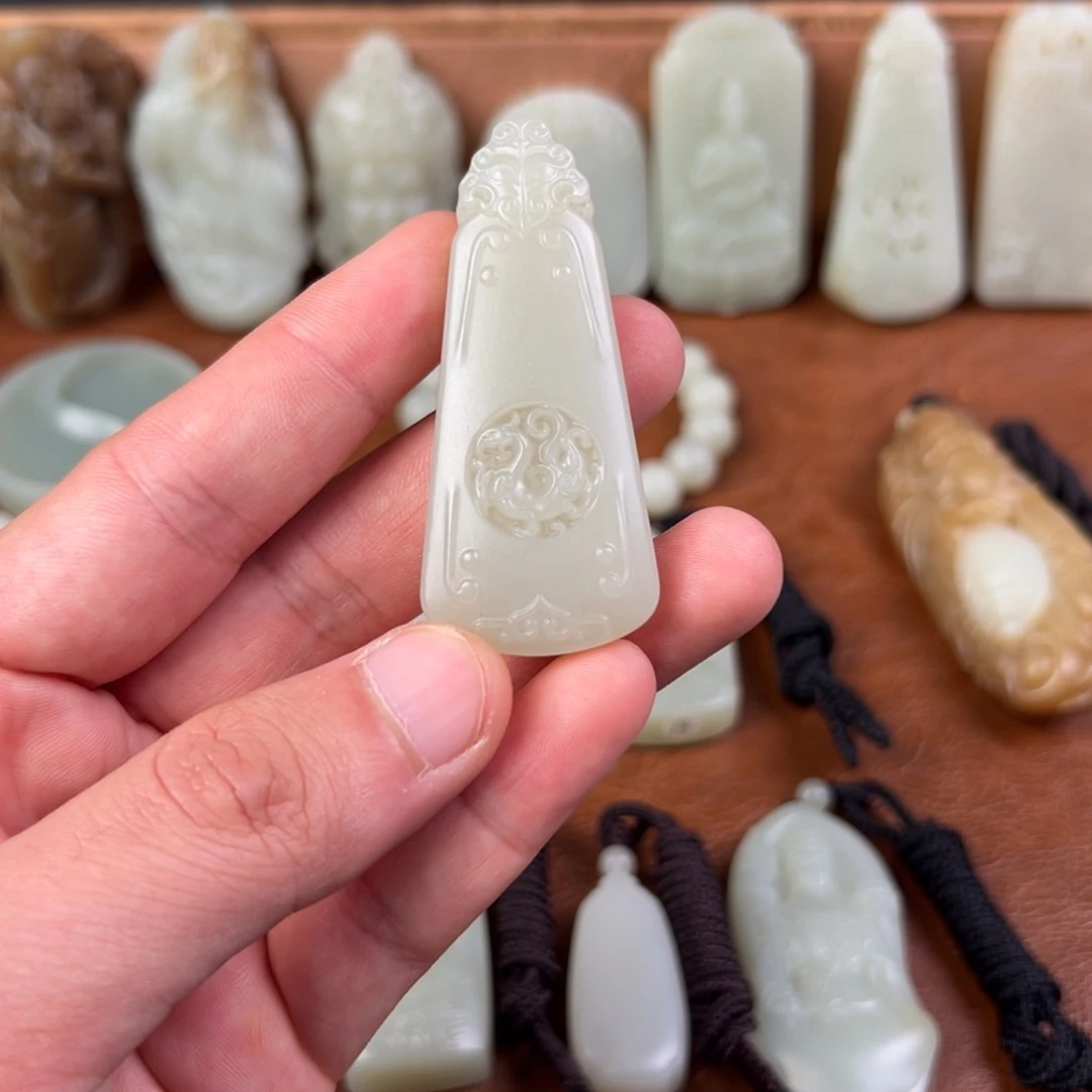 和田玉（青白玉）未镶嵌颈饰