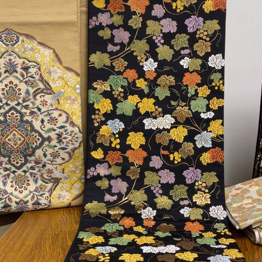 织绣织锦缎。织锦，织锦