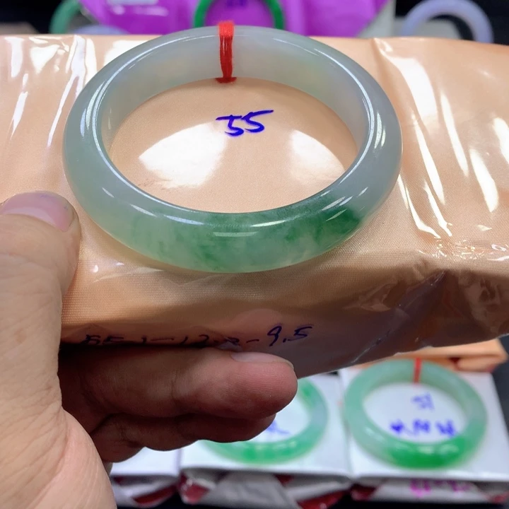 翡翠未镶嵌手镯翡翠