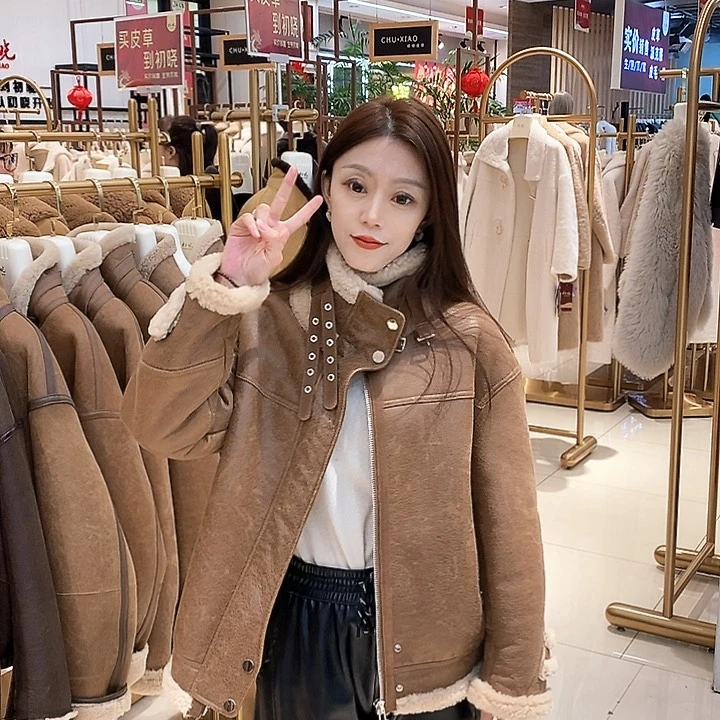 初晓皮草女装外套