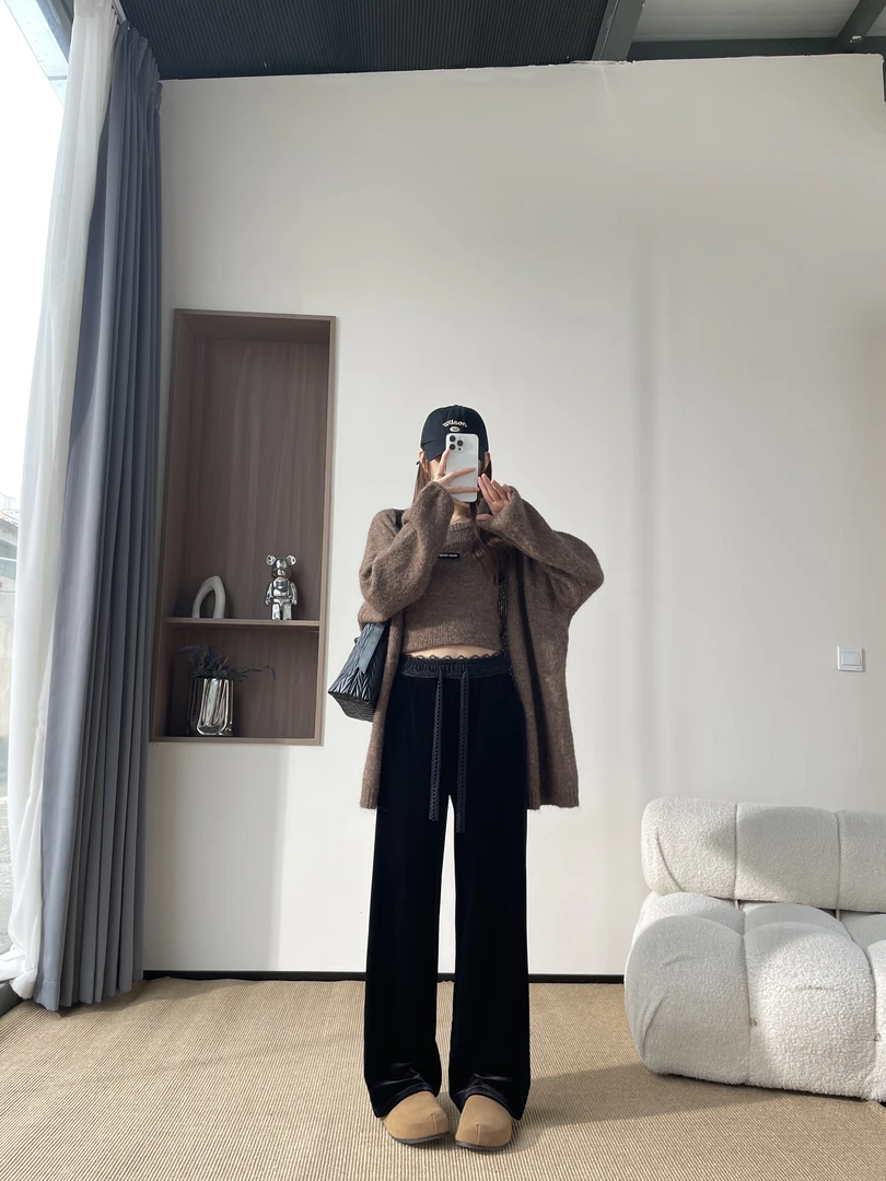 黑色金丝绒窄版阔腿裤女秋冬加绒2025新款高腰显瘦垂感休闲直筒裤