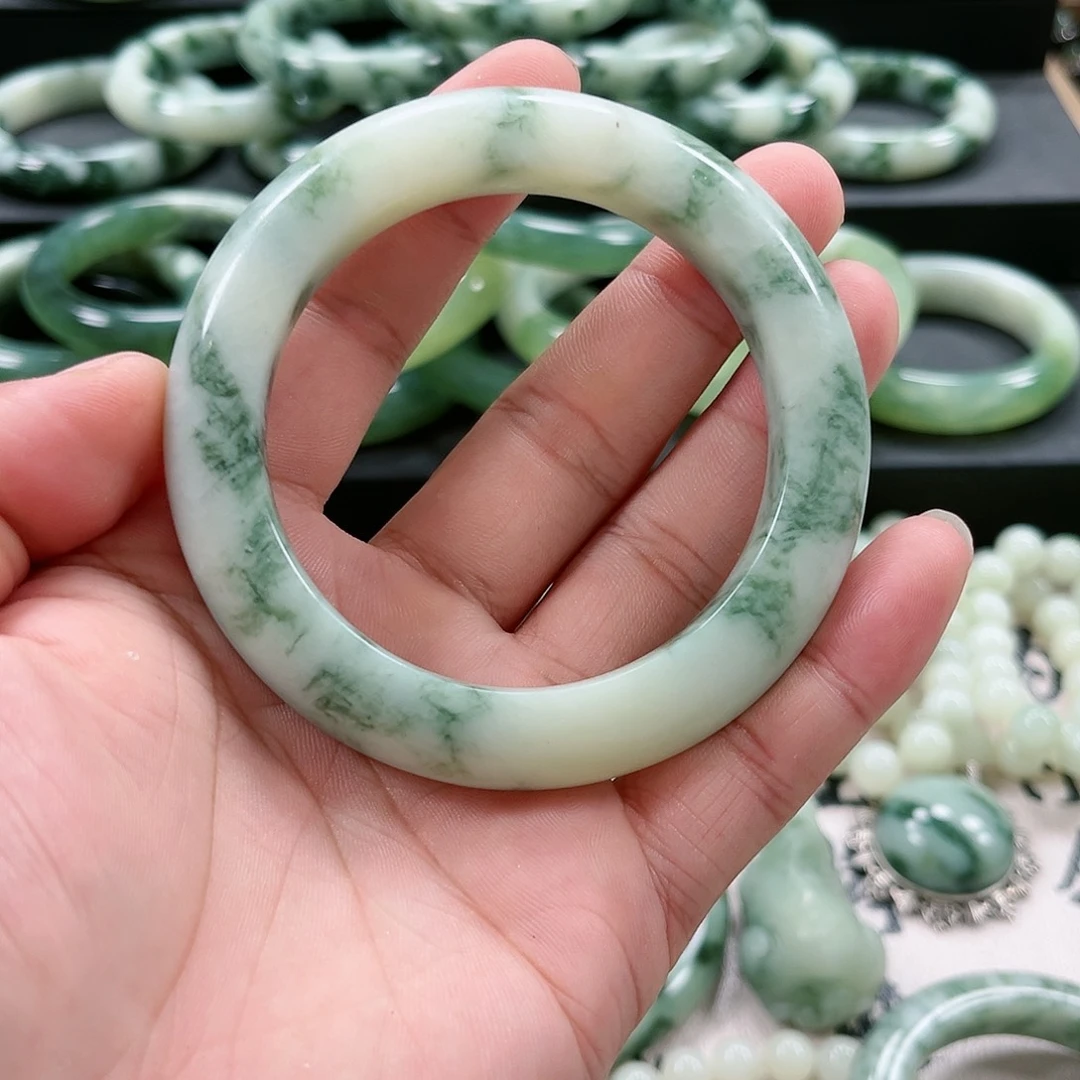 【闪购商品】未镶嵌透闪石-蛇纹石玉手镯致*春