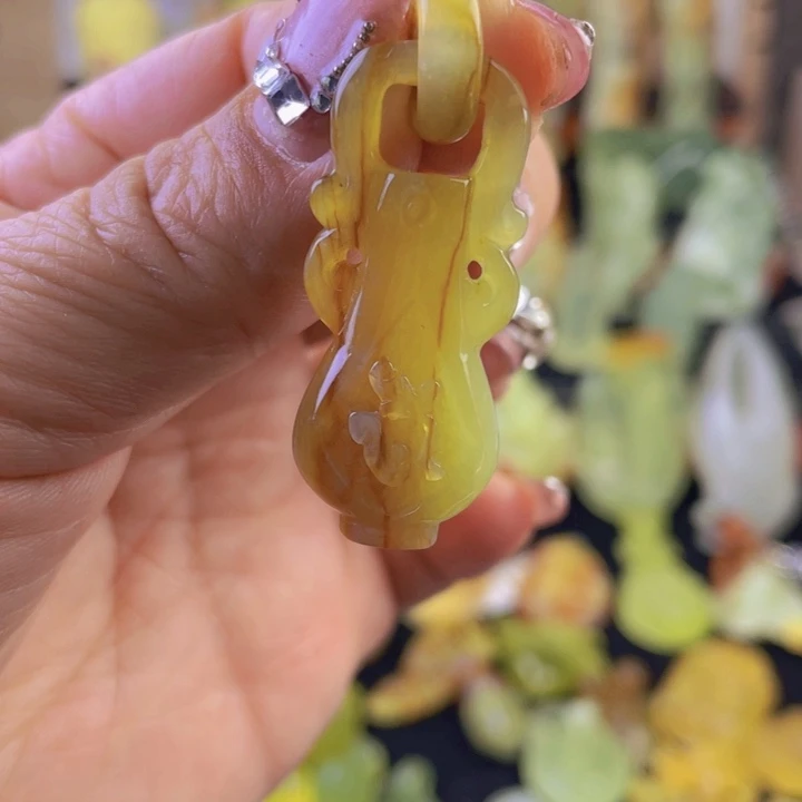 蛇纹石玉颈饰未镶嵌