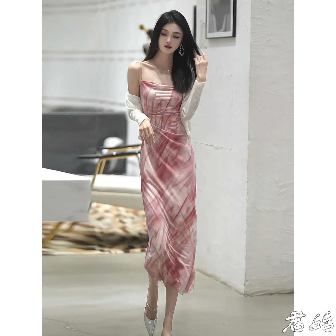 2025设计感荡领吊带连衣裙女夏季新款花色印花修身收腰包臀中长裙