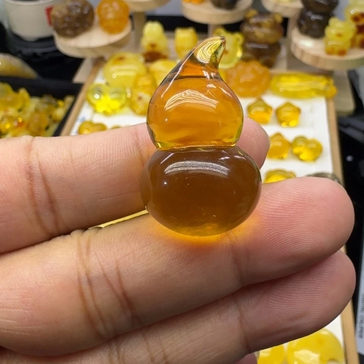 琥珀未镶嵌颈饰葫芦