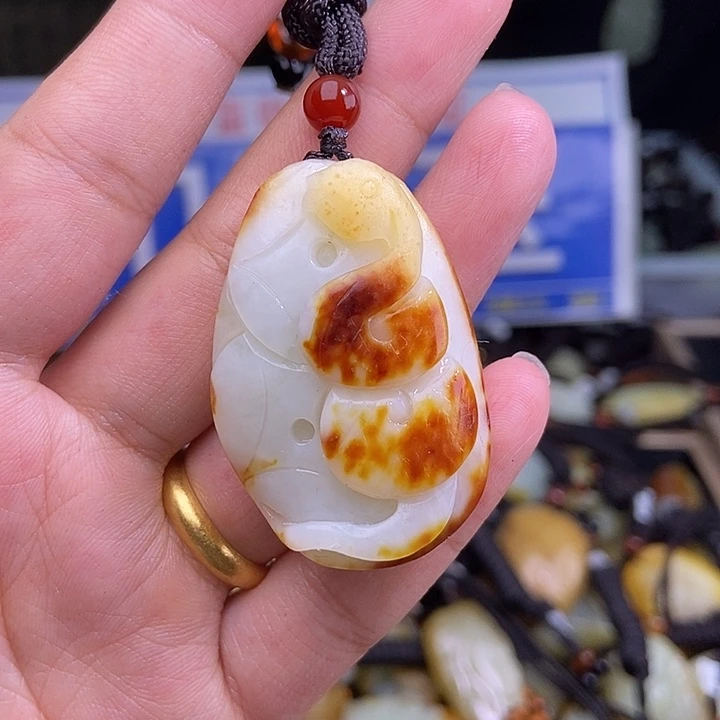 和田玉未镶嵌颈饰