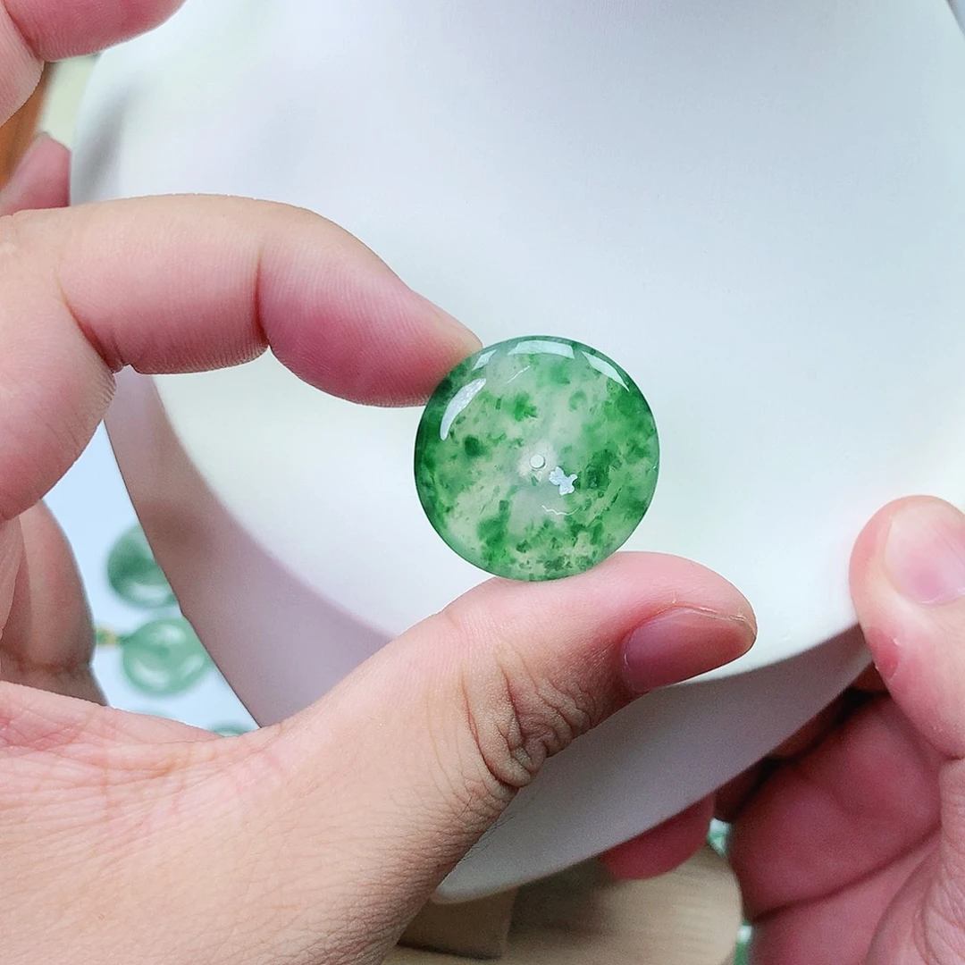 翡翠未镶嵌颈饰缅甸