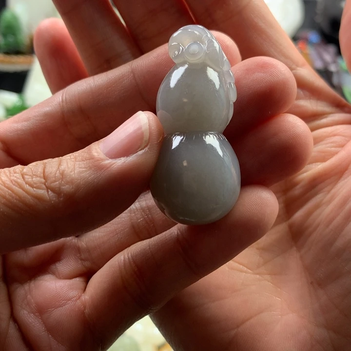 和田玉颈饰未镶嵌风****?