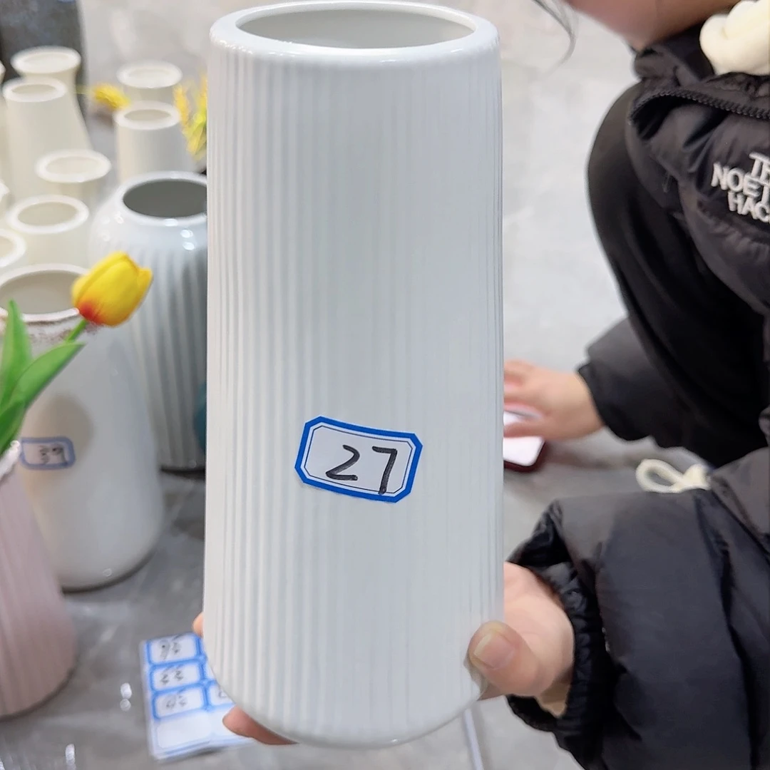 瓶27号亮釉陶瓷高25厘米微瑕一个