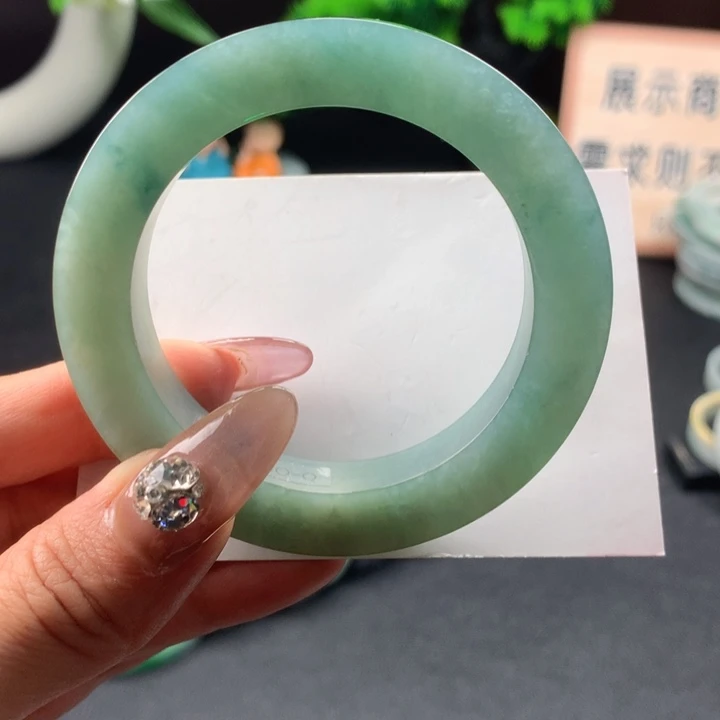定制翡翠未镶嵌镯子