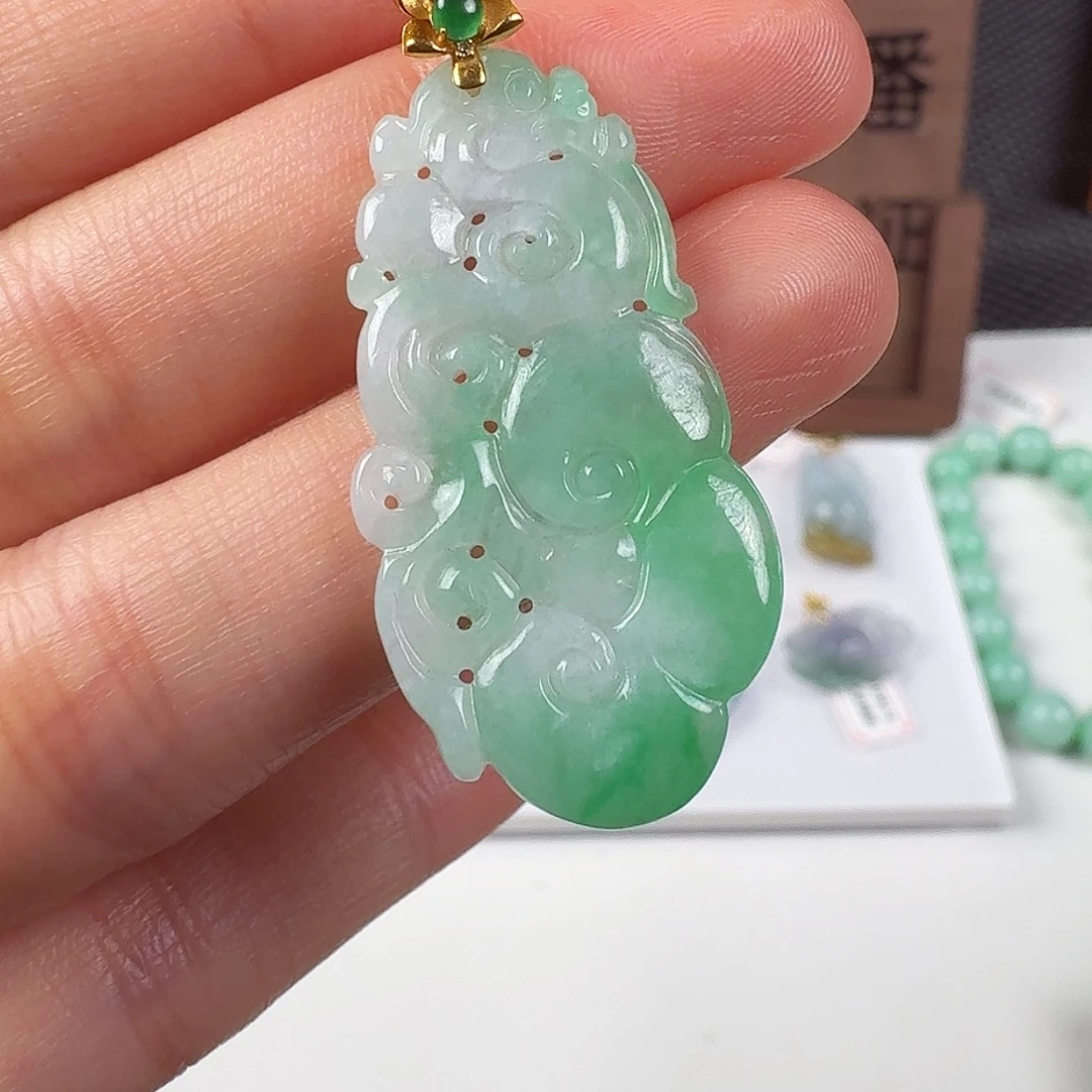 翡翠18K金镶嵌颈饰