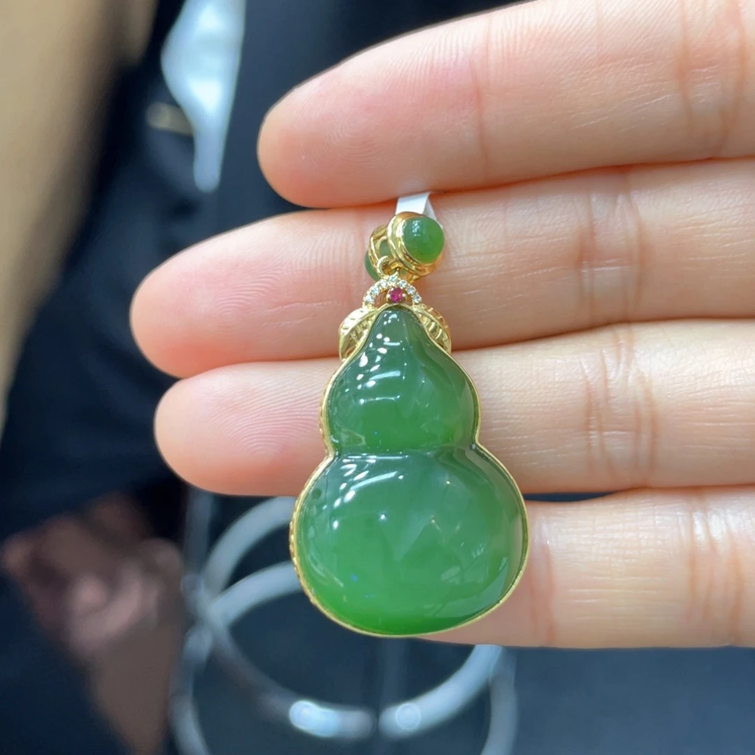 颈饰18K金镶嵌和田玉