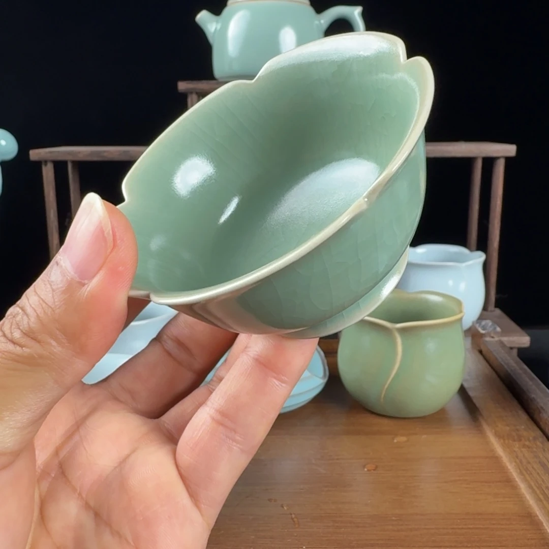 摆件汝瓷绿釉花口杯