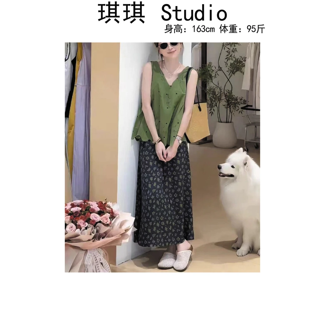 《琪琪家》夏季新款设计感镂空提花无袖上衣碎花半身裙两件套702-O