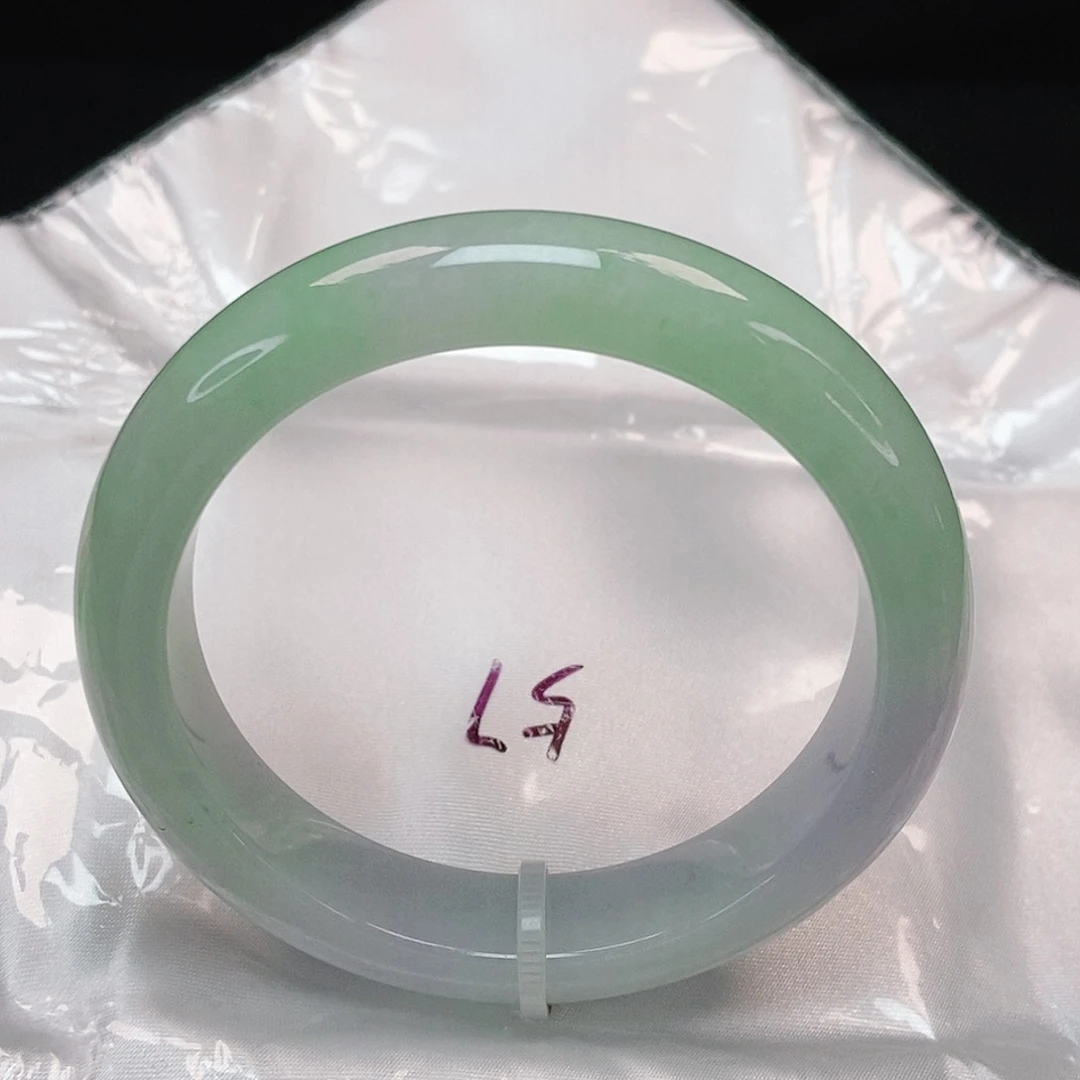 翡翠手镯未镶嵌正圈