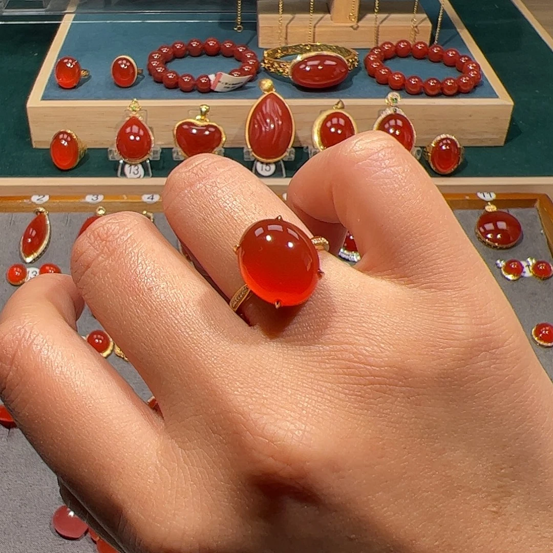 南红玛瑙18K金镶嵌戒指