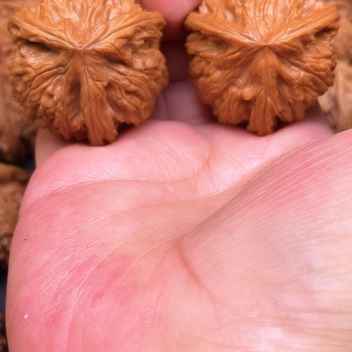 文玩核桃吊坠亲*善The first time