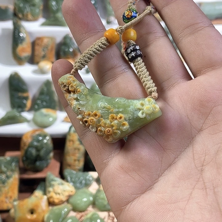 丨***丨颈饰未镶嵌岫岩河磨玉（透闪石质玉）