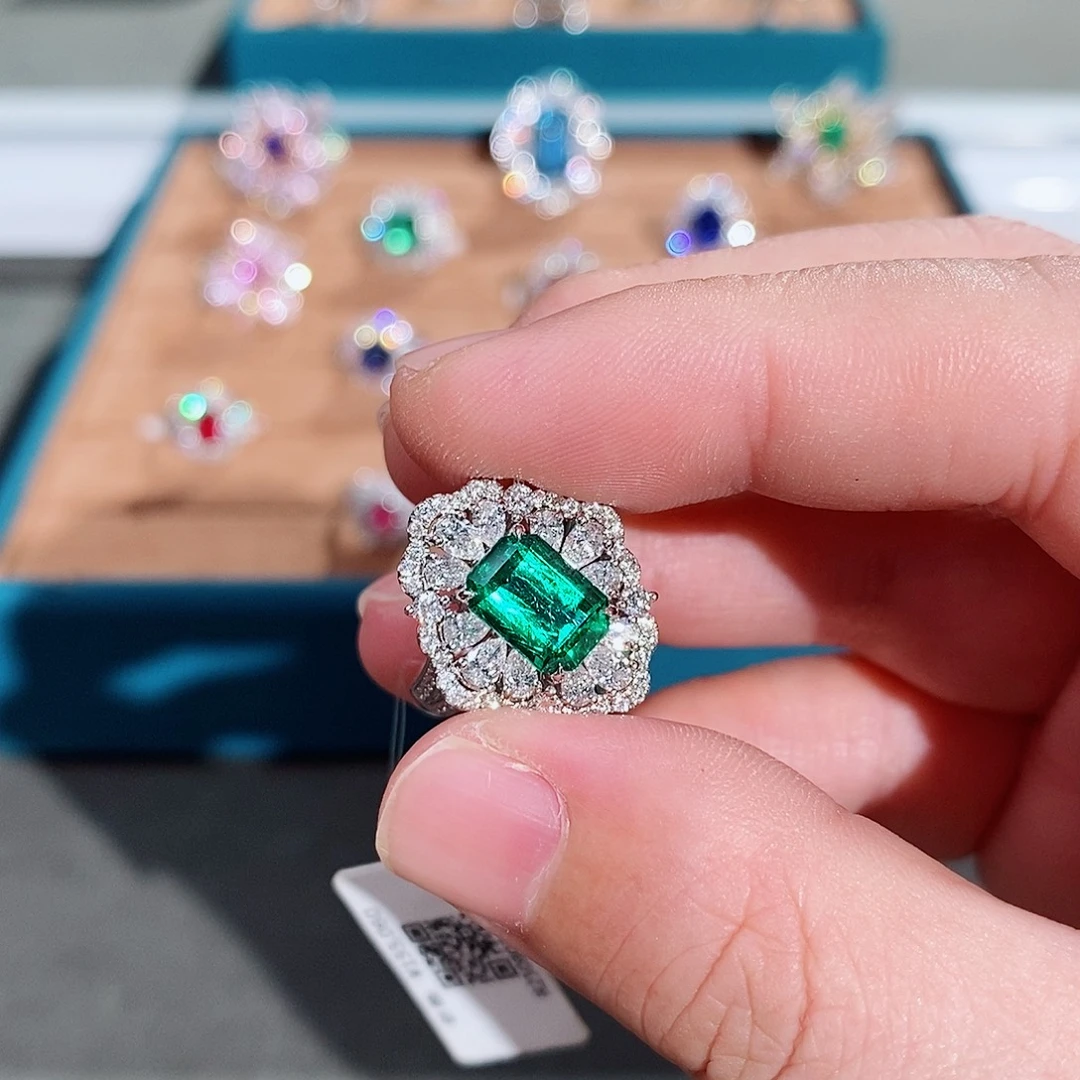 18K金镶嵌戒指祖母绿吉尔德微油沃顿绿VB2.45ct
