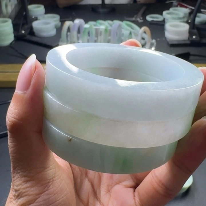 定制翡翠未镶嵌手镯多样性发一