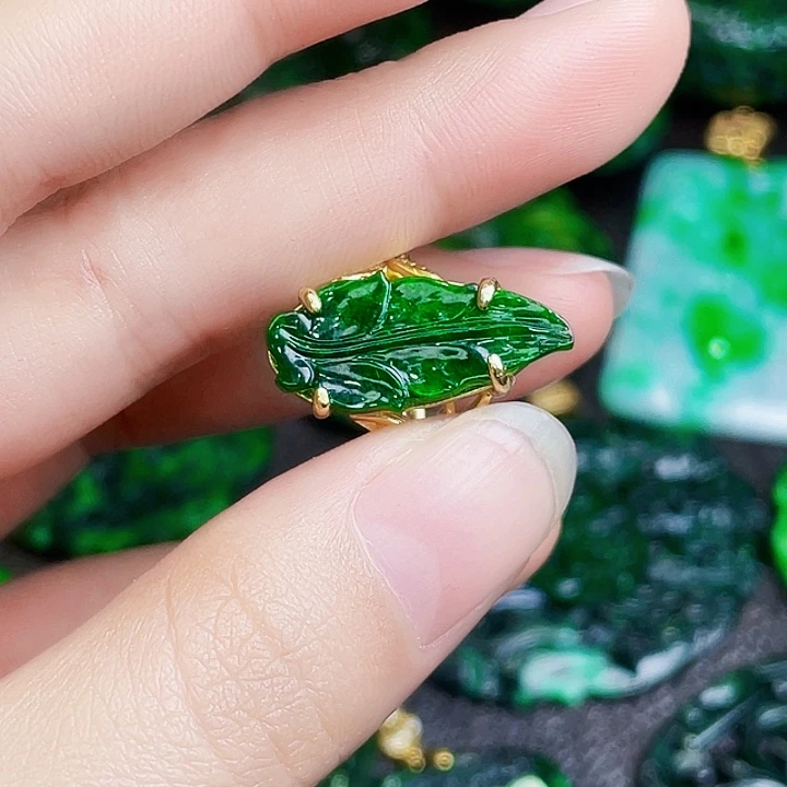 翡翠银S925镶嵌颈饰多样性