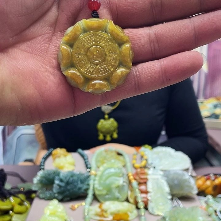 蛇纹石玉未镶嵌挂件