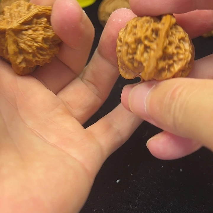 印***南文玩核桃把件Sweet