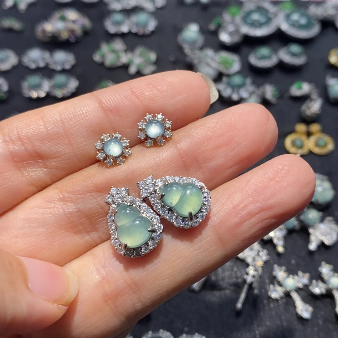 讨***酱翡翠未镶嵌颈饰翡翠