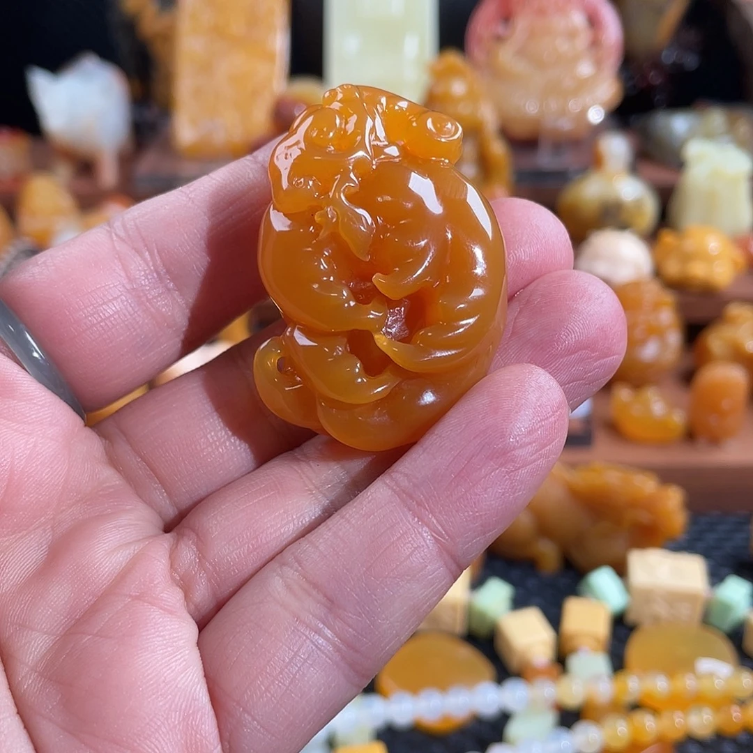 石英质玉（黄龙玉）未镶嵌颈饰