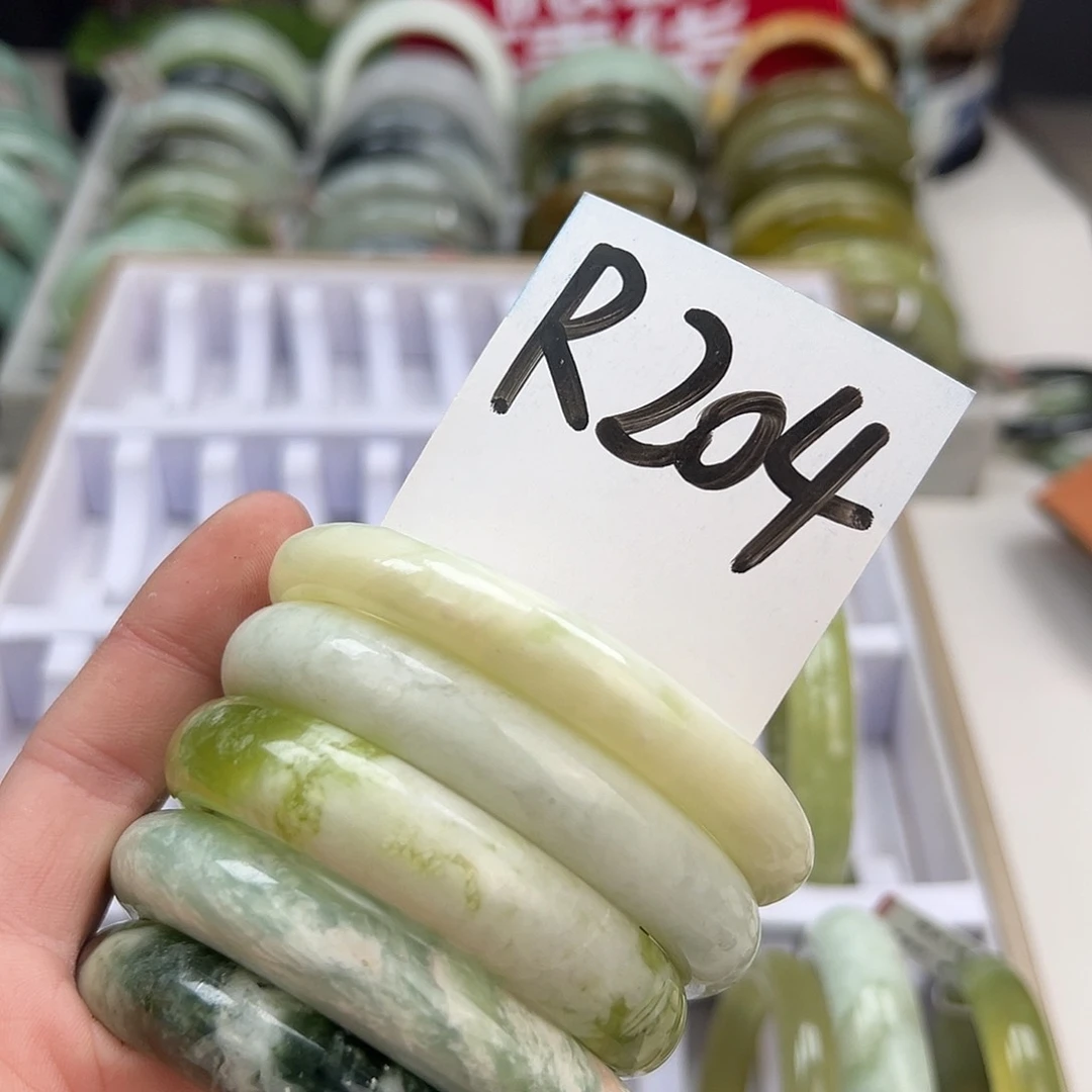 岫玉手镯未镶嵌断，不建议佩戴DIY