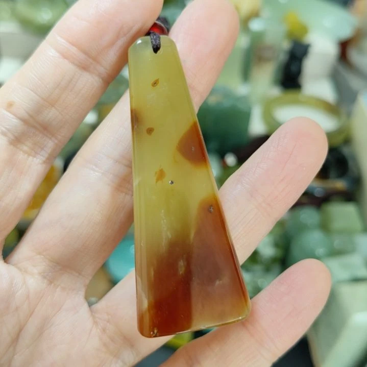 岫玉未镶嵌挂坠款式