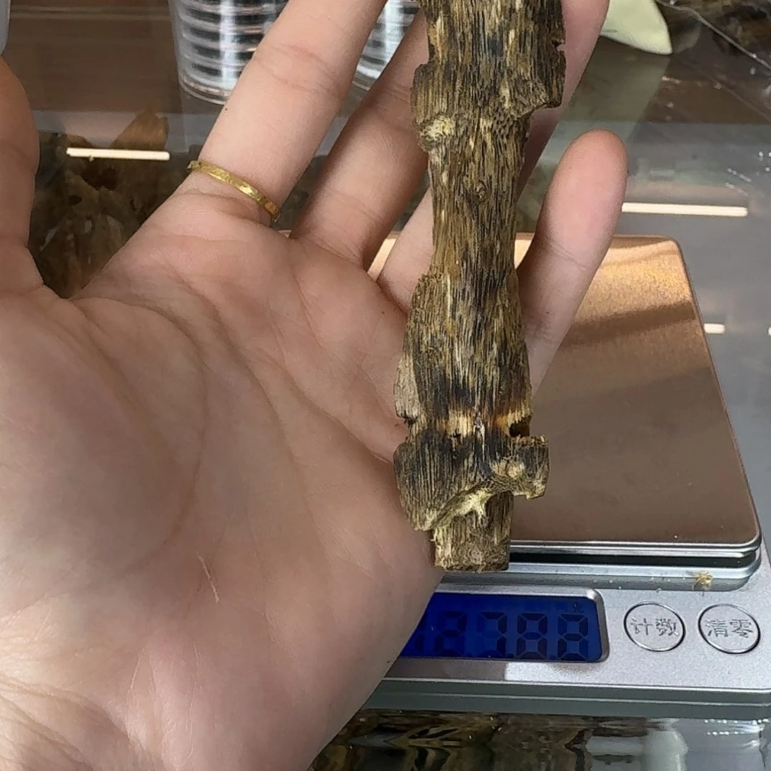 香料绿奇楠虫漏白棋13克