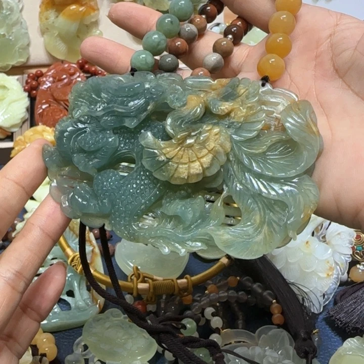蛇纹石玉吊坠未镶嵌