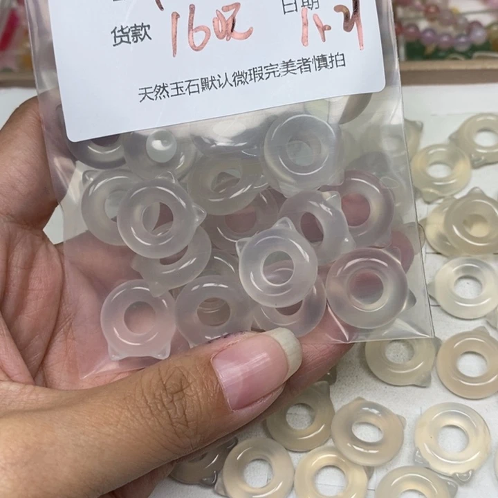 陈***陈玛瑙/玉髓未镶嵌颈饰