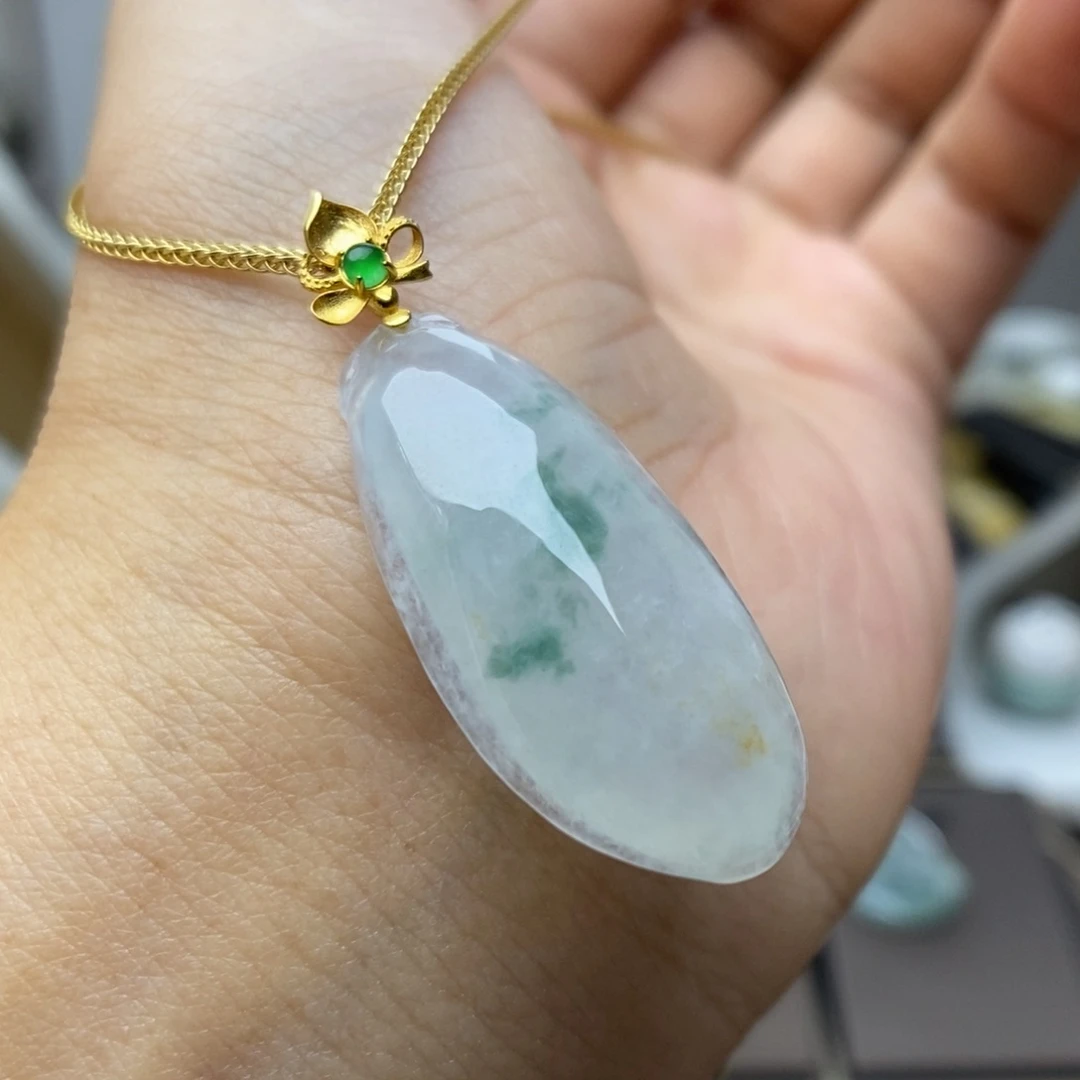 【闪购商品】颈饰18K金镶嵌翡翠37