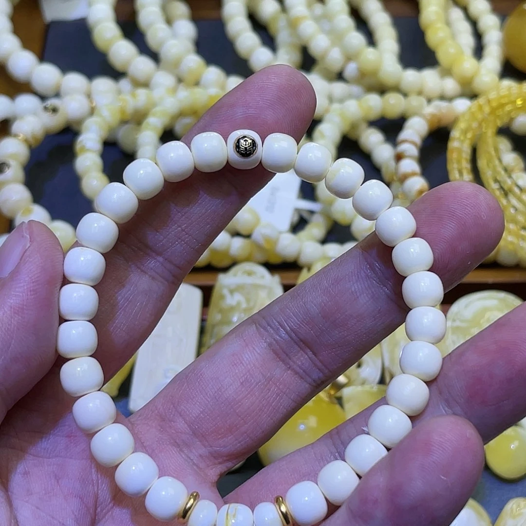 琥珀手串18K金镶嵌7mm瓷白毕业