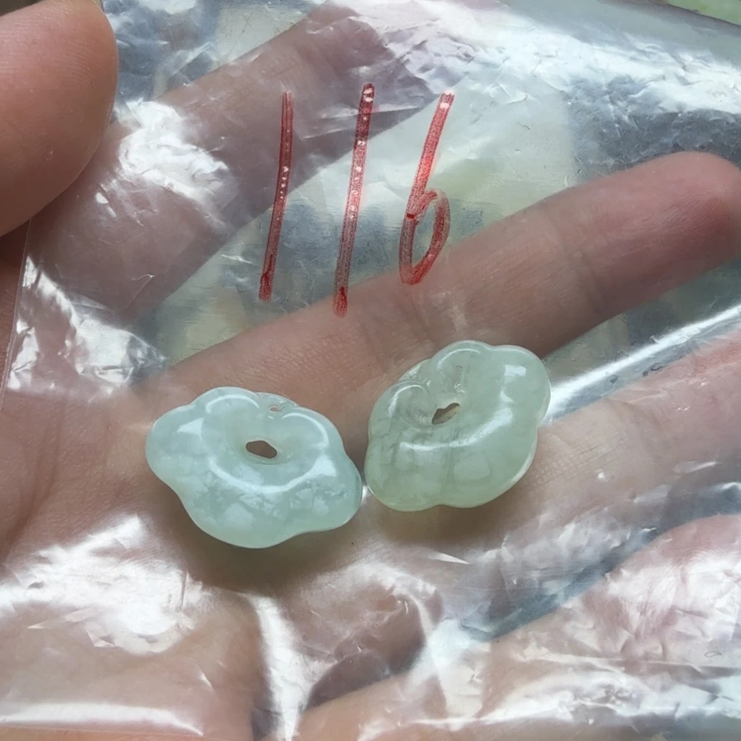 透闪石-蛇纹石玉吊坠未镶嵌