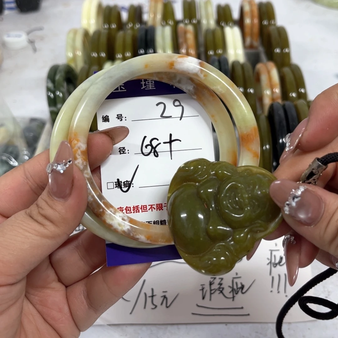 蛇纹石玉手镯未镶嵌