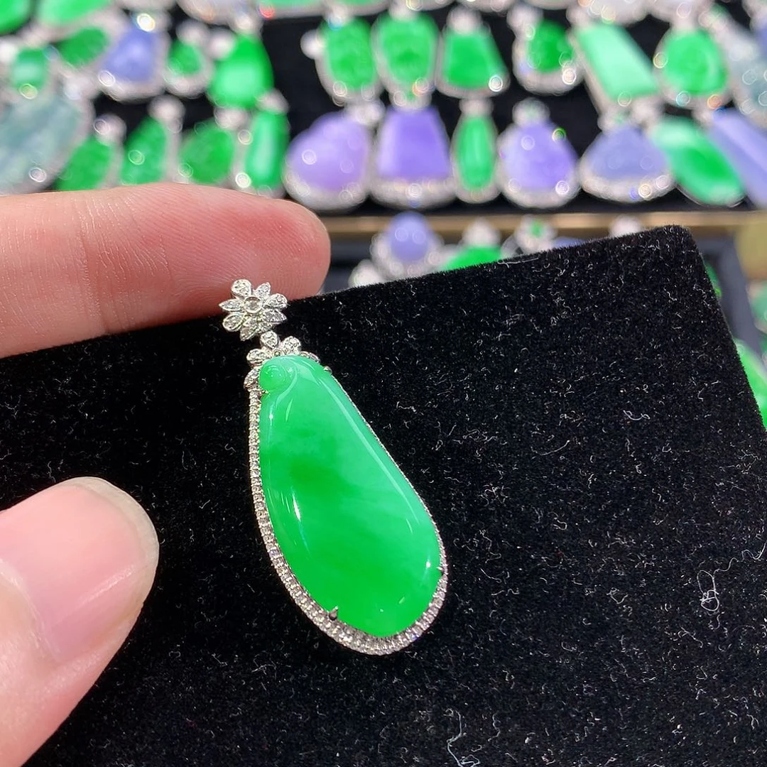 翡翠18K金镶嵌颈饰