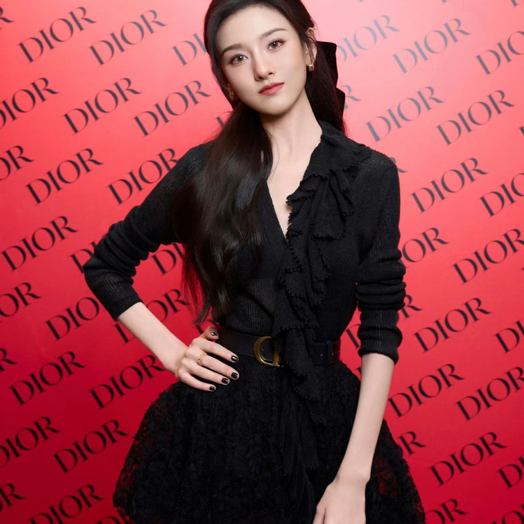 宋祖儿明星同款荷叶边针织黑色打底衫上衣蕾丝半身裙两件套女