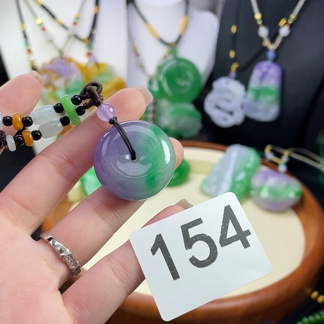 翡翠未镶嵌吊坠(赠链)