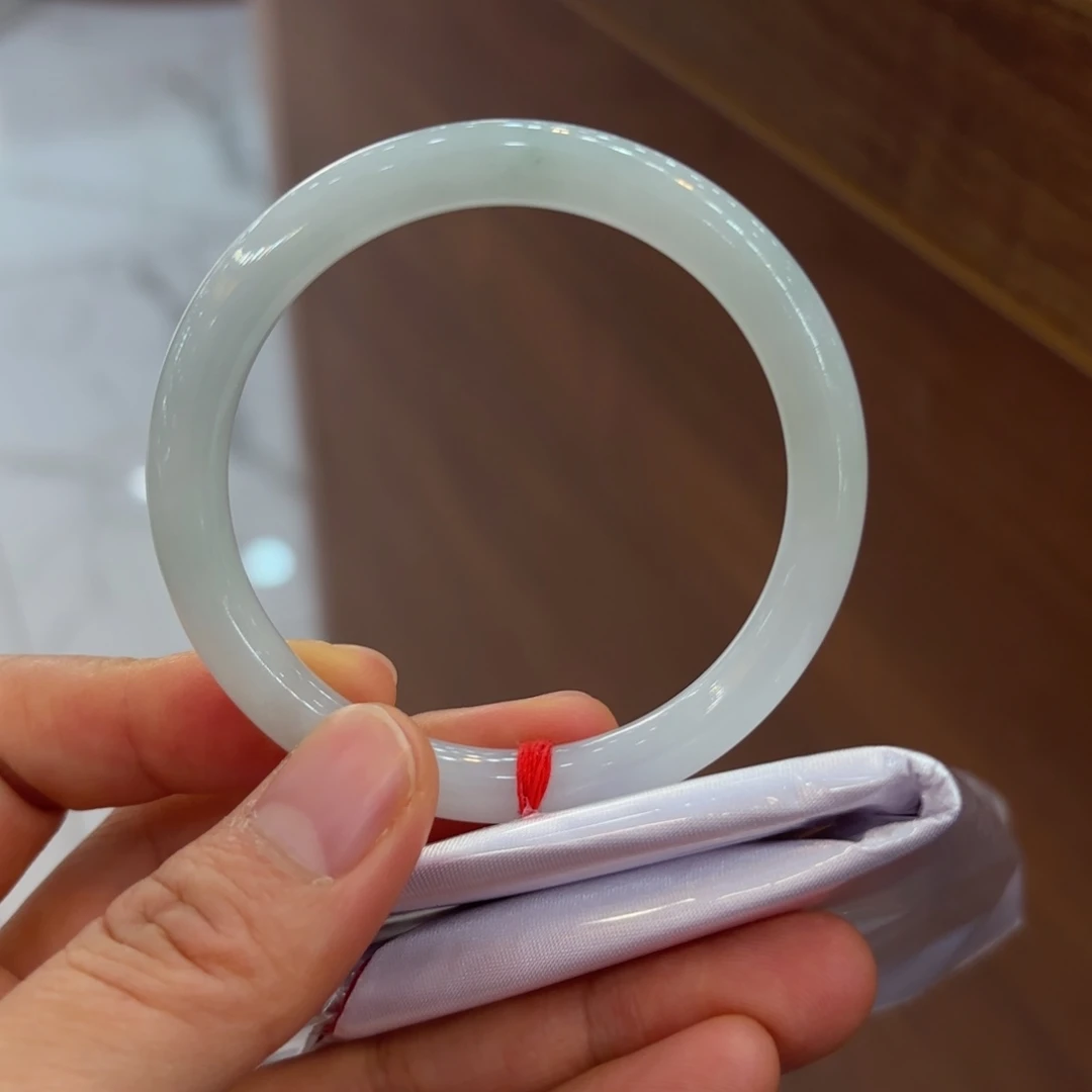 翡翠未镶嵌手镯52.3圆条