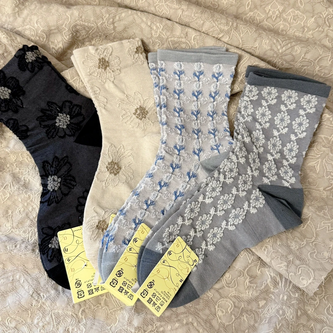 【tutu系列】精工无骨浮雕复古中筒袜，店铺加购满49包邮非偏远
