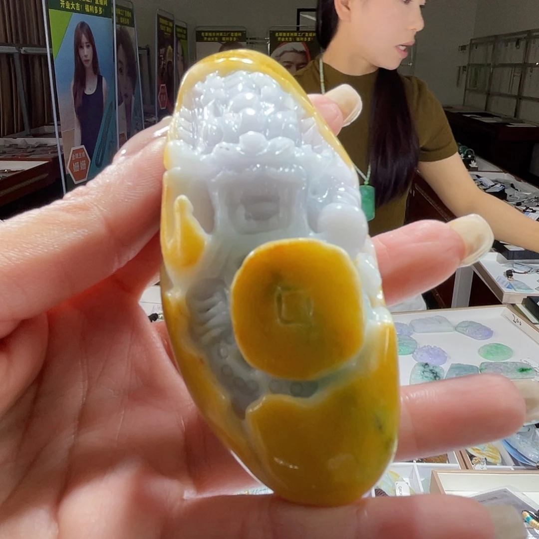 翡翠未镶嵌颈饰一