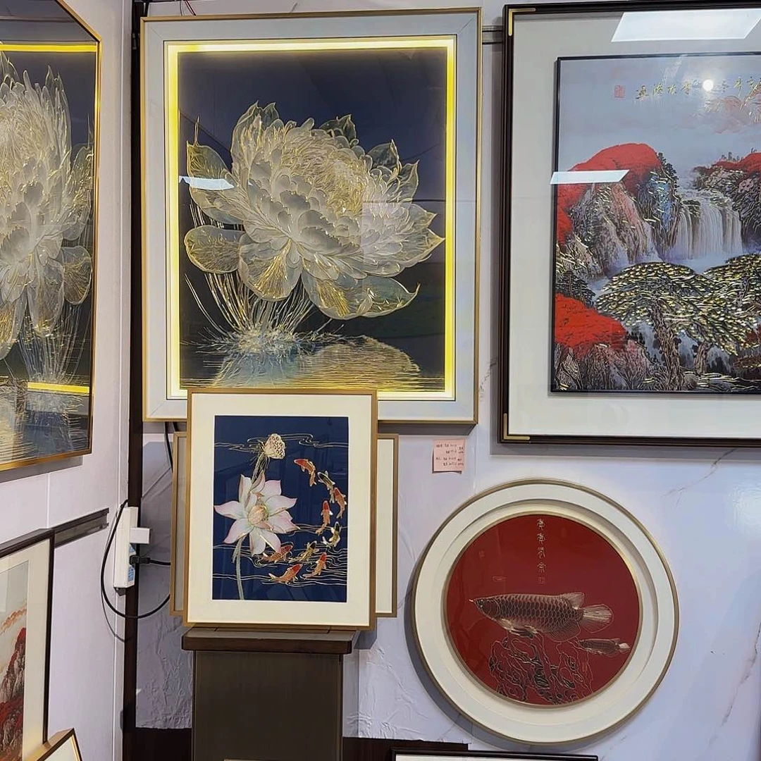 竖款九鱼手工雕刻工艺精湛