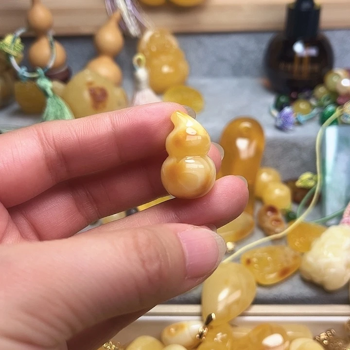 未镶嵌颈饰蜜蜡妮***宝蜜蜡